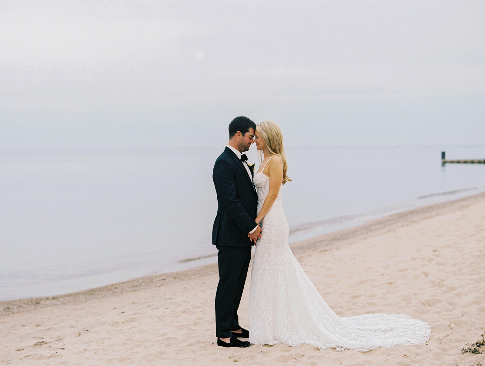 Luxury Wedding Venues Chicago, Chicago Weddings, Editorial Wedding Venues, Downtown Chicago Weddings, Chicago Mansion Wedding, City Wedding Inspiration, Luxury Wedding Photographer, Chicago Wedding Weekend, Iconic Chicago Venues, Modern Wedding Design